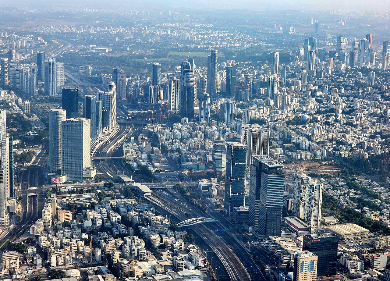 Tel Aviv Travel Guide: Beaches, Shabbat Timing, and Getting Around