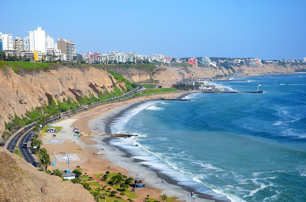 Lima Travel Guide: Getting Around the Split City