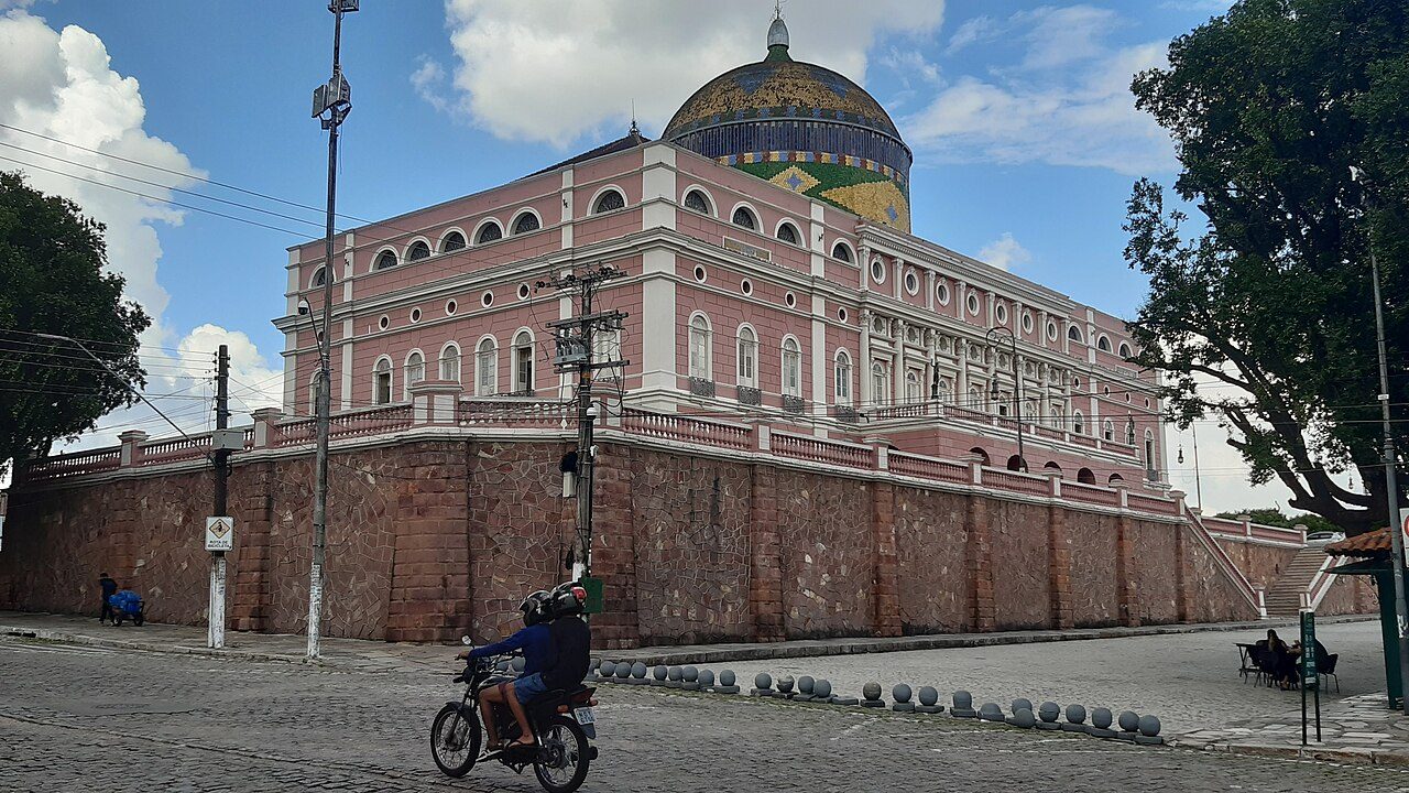 Manaus 2026: opera in the jungle, the Meeting of the Waters, and how to do the Amazon right