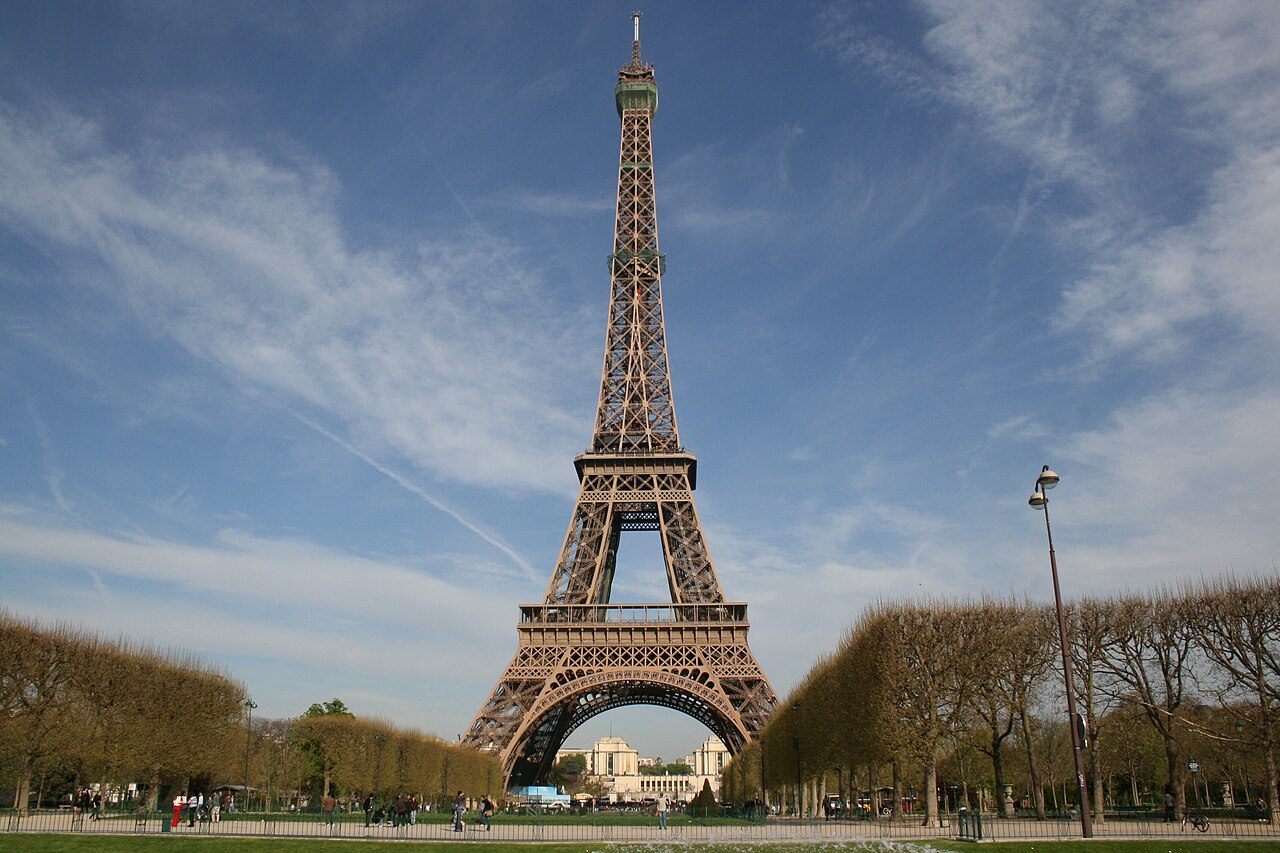Paris Practical Guide: Getting Around, Booking Ahead, and Not Overpaying in 2026