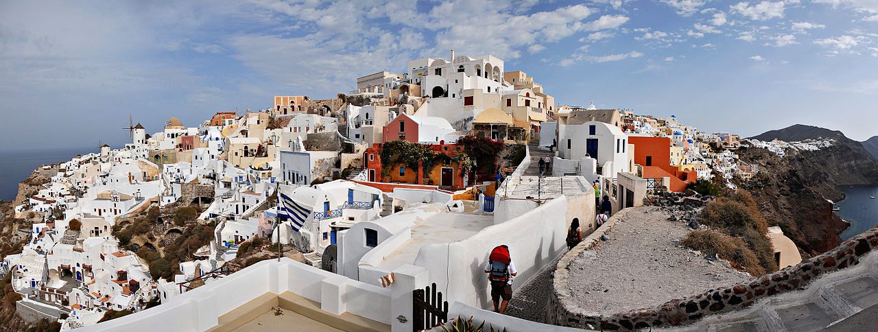 Santorini Travel Guide: Getting Around, Timing It Right, and Where to Actually Stay